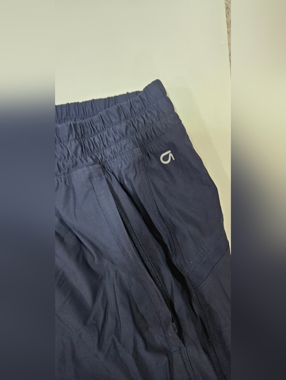 GAP Fit Men's Lightweight Stretch Quick Dry Pull, L - Picture 2 of 7